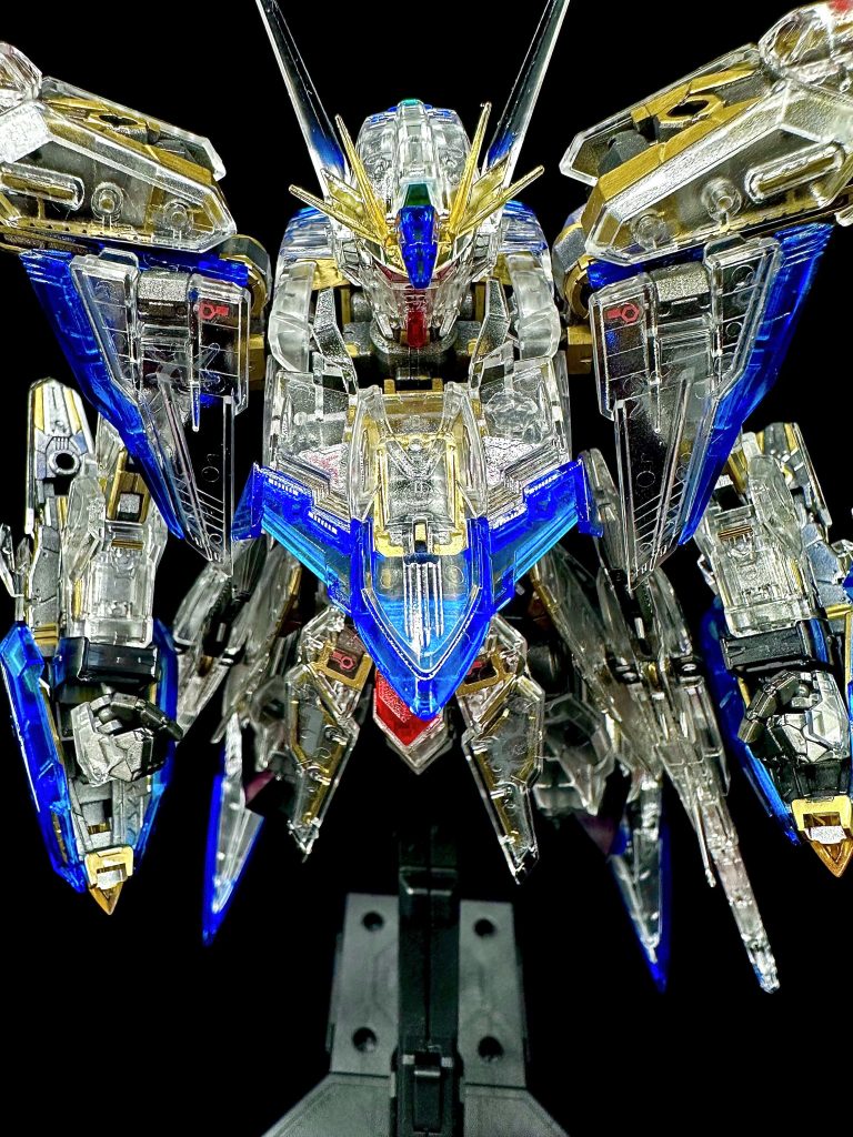 内部をゴールドとシルバーで塗り分けています