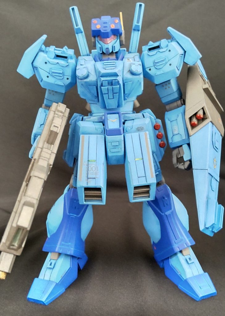 全般的にスジ彫りとプラ板でディティール追加。リゼルの腰フロントアーマーとリアアーマー(スラスター)でフロントアーマーを作製。肩はクランシェの腰再度アーマーを接着。