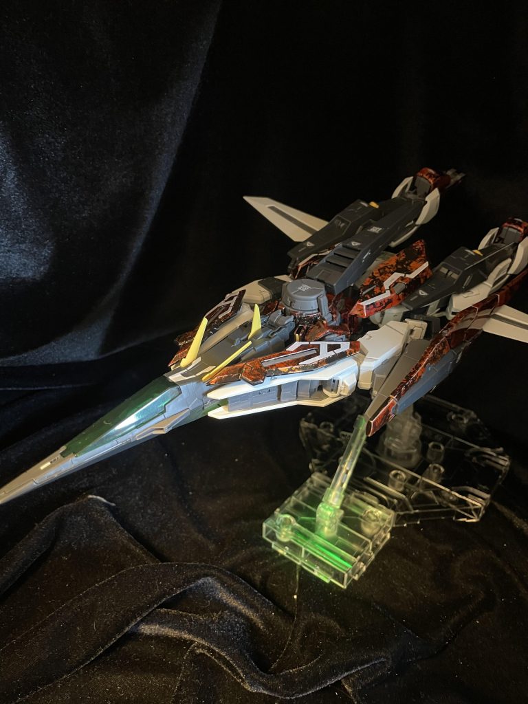 MA形態。でかい。とにかくでかいです。背中にあったスタビライザーをそのまま機首として持ってくるので、大体1.5倍くらいになります。