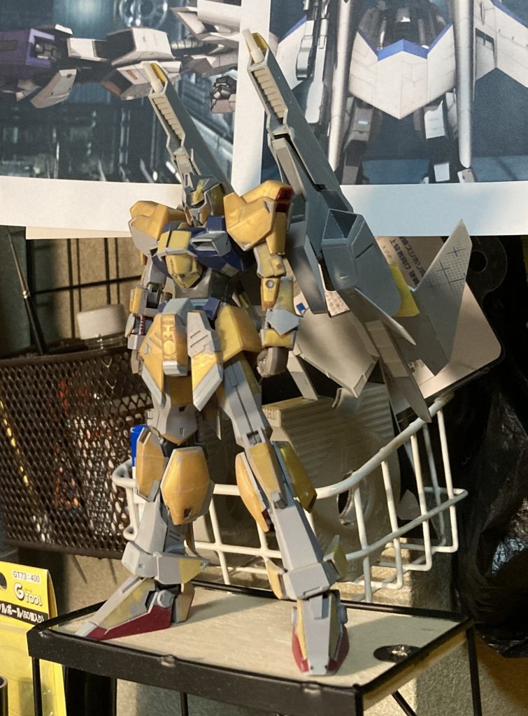 制作後期見事にプラ板とパテの塊になったフライトユニットが見えますね( ˙꒳​˙ )ベースキットの出来が良いので、延長は胴体2ミリ程で済んでいます。