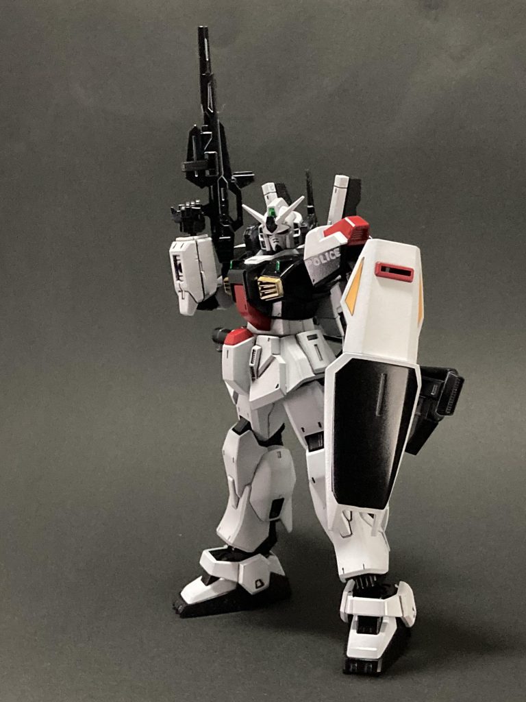 威嚇射撃ポーズ