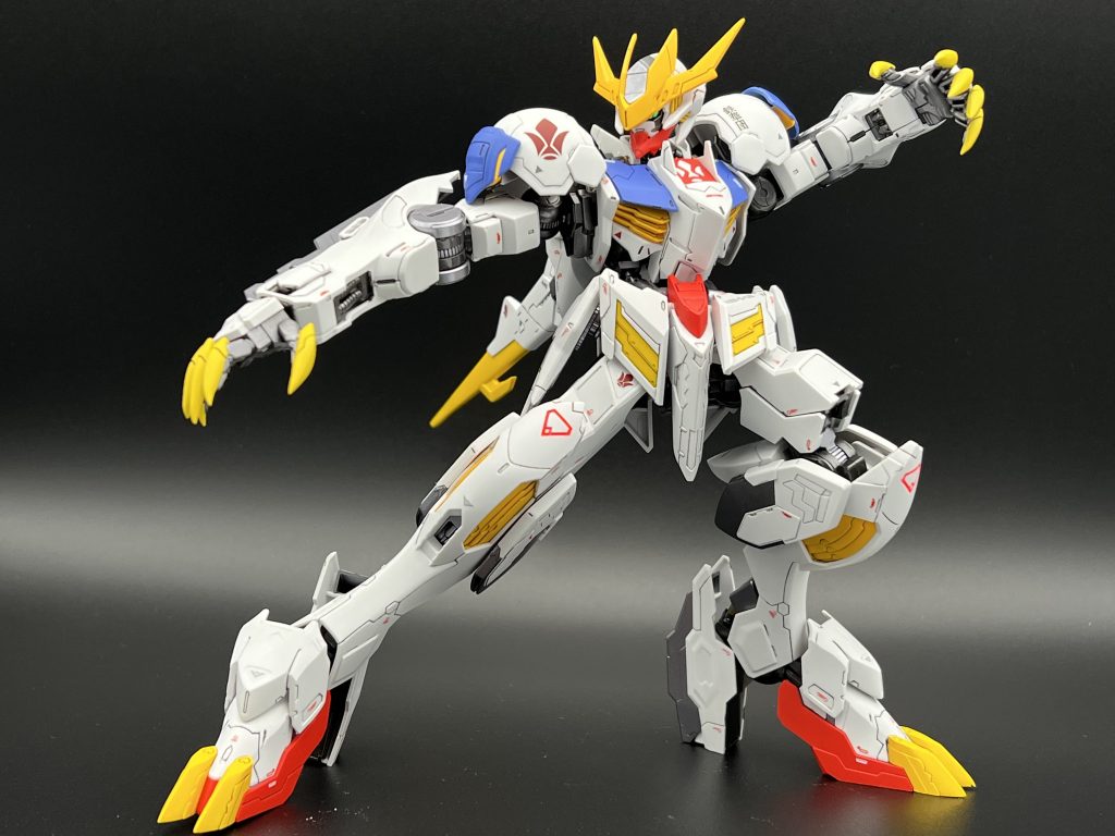 獣のような姿になったルプスレクスらしく、無改造の関節でもわりとよく動いてかっこいいのよ。