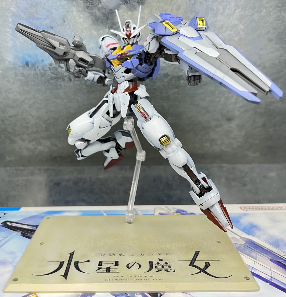 本体はブラック下地からのガイアのピュアホワイト、ビットはパールホワイトで塗り分けました。