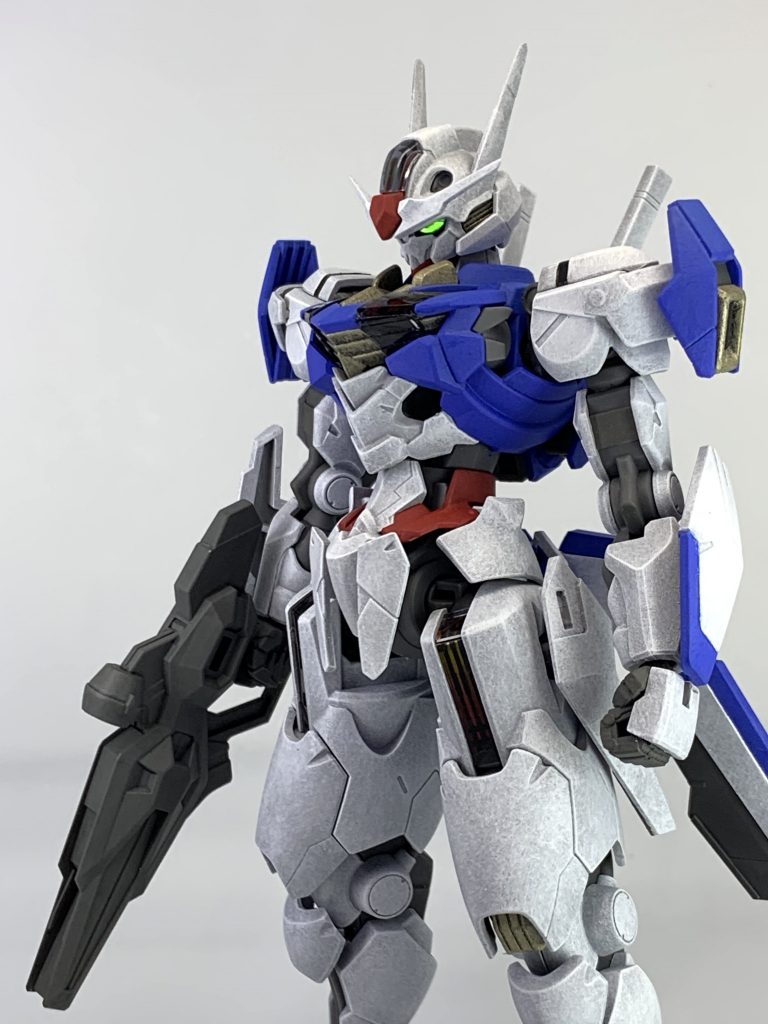 眼は偏光シールですが、写真だと上手く光を拾ってくれてます。