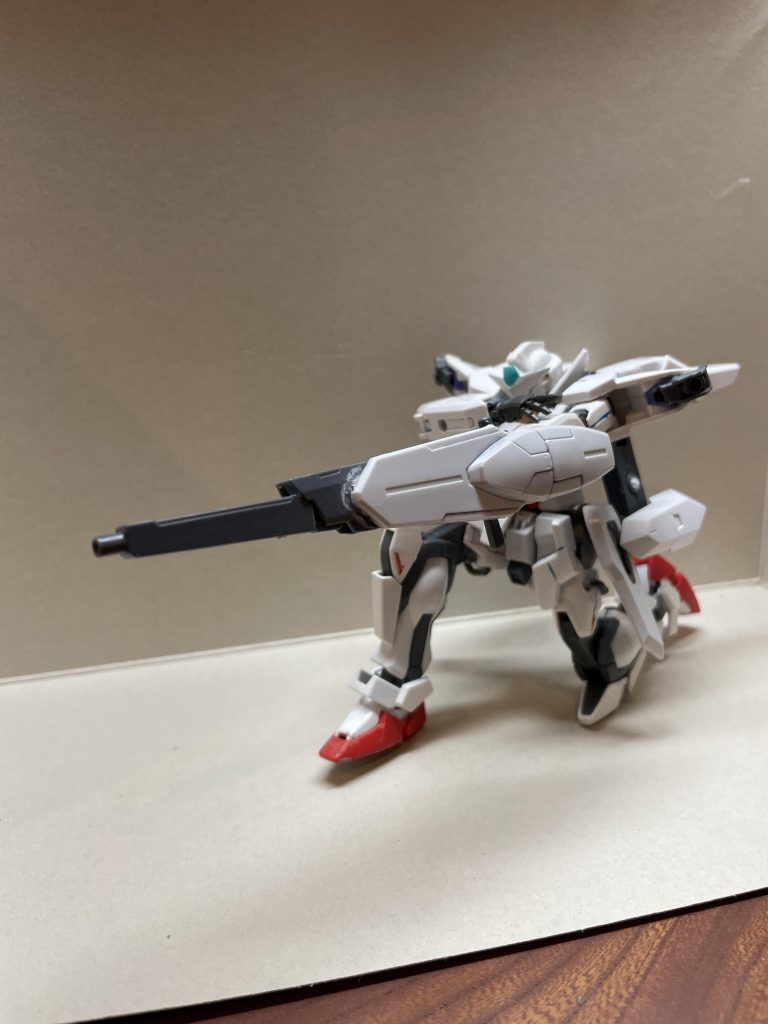 ビームライフル　　　　　　　　　　　威力が高すぎるため本体よドッキングして運用しないとならない。