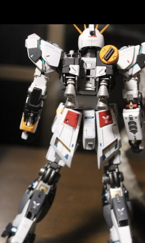 メタルバーニアやメタルパーツ使用。レッドチップ埋め込み。