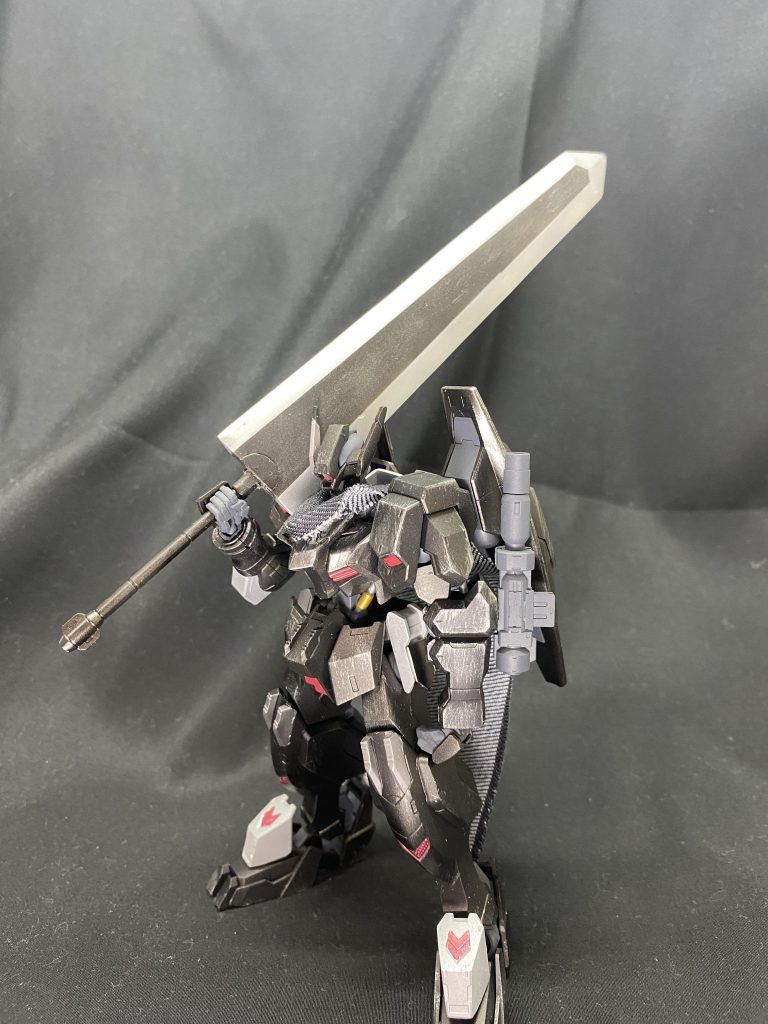 ガッツの武器「ドラゴンころし」は今回スクラッチしてみました。鉄血キットには特大武器がよく似合う