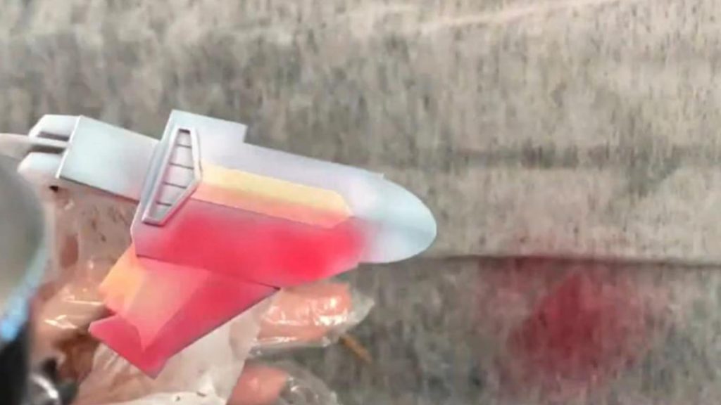 塗装もエアブラシで行い、色分けが必要なところはマスキングをして綺麗に色分けします