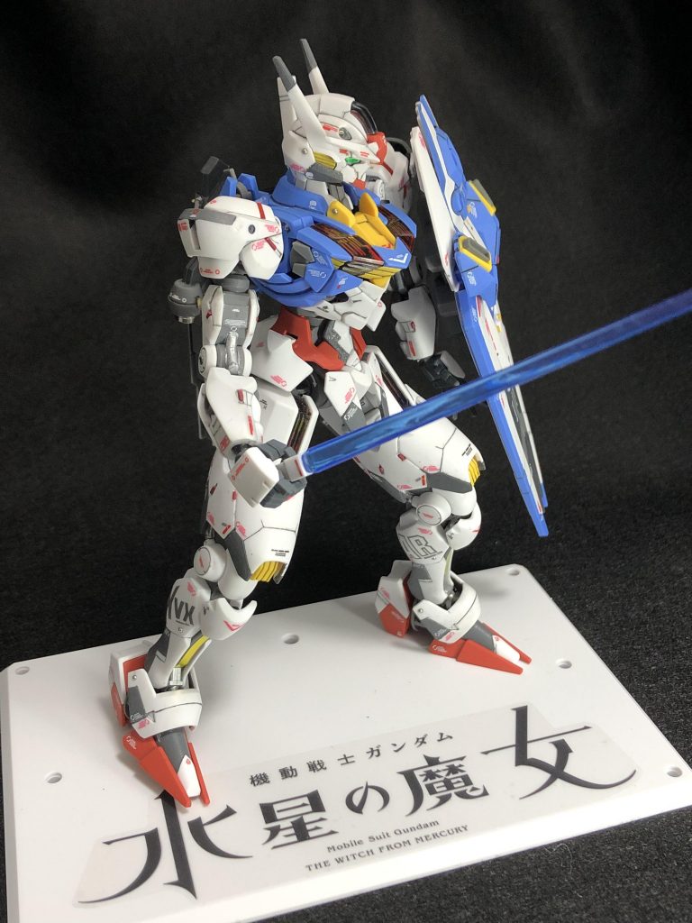 脚部脛部分にはスターゲイザーの余りシールを付けてみました。写真だと分かりにくいですが綺麗に光ってます。