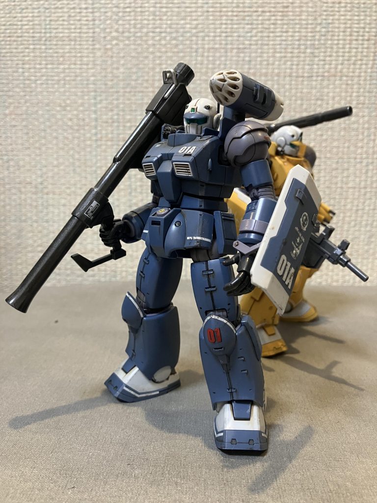 青キャノンには、オリジンザクのハンドパーツを移植。右肩が寂しかったので、EGガンダムのバズーカを持たせてみました。ジオンの丸手の方がガンキャノン には似合う気がします🤤