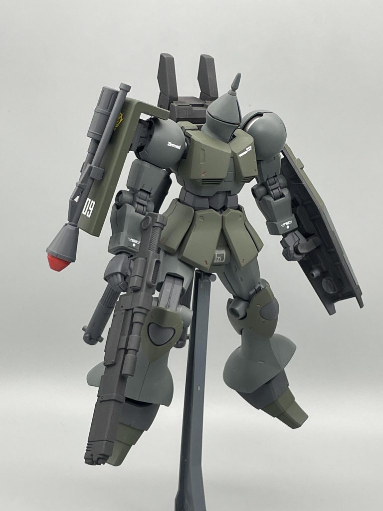 シールドにも武装を👌カラーリングはもちろん量産カラー意識で😄色でかなり印象が変わる機体ですねw