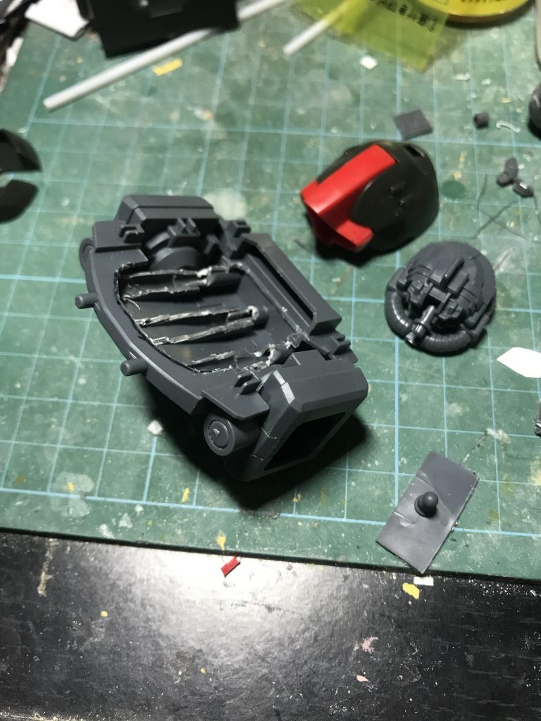 頭を沈ませたかったので、首の下をゴリゴリに削りました(笑)