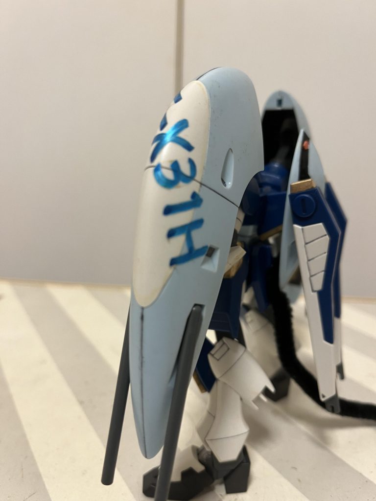 左肩シールドは型式ナンバーを手書きでマーキング。『S』ではなく『H』なのは響専用機の意という設定wさりげなく765もシールで貼ってます。