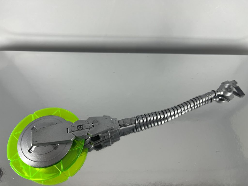 スネークハンド持ち手の塗装とか抜けてます(汗先端を考えた後はサクサク進みましたリード線が中に入ってるのである程度表情付けが可能