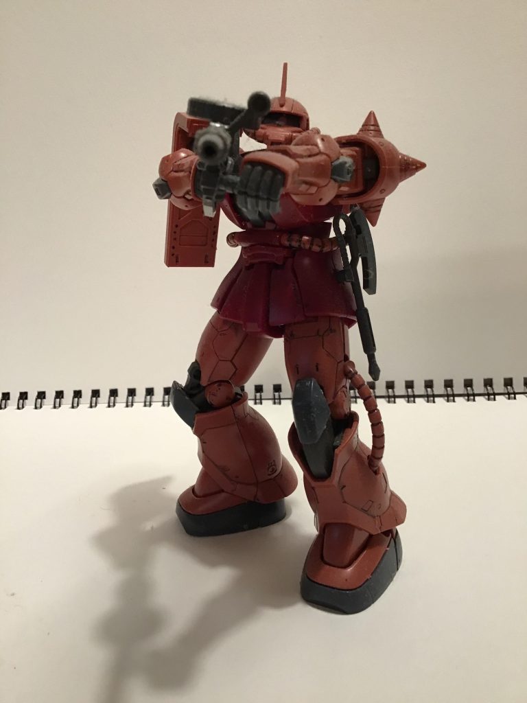 シャア専用ザクは、製品によってクセがあって作り比べたら面白そうです。こちらはORIGINです。