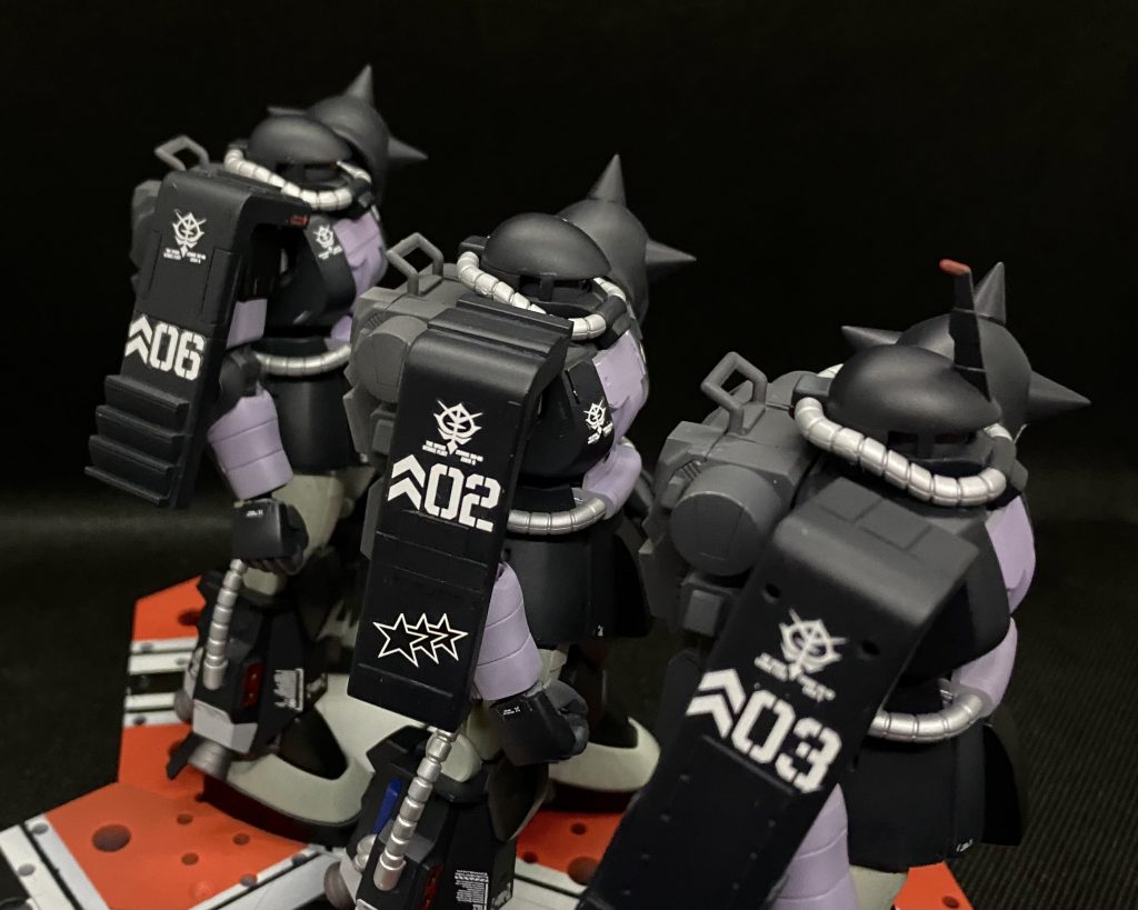 ガイア機 (03)マッシュ機(02)オルテガ機(06)肩のシールドを個々に特徴つけてみました各機、
