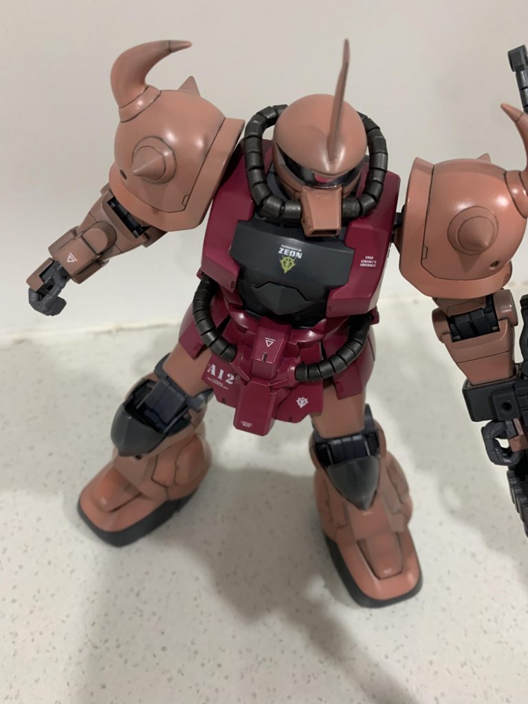 パイプ部分はクレオスの磨くと鈍く光るガンメタルです。モノアイも換装したかったです。