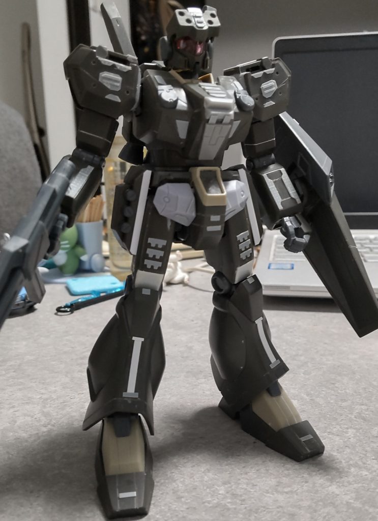 スジ彫りとかプラ板とか。この時はフロントアーマーはGアルケインのでした。