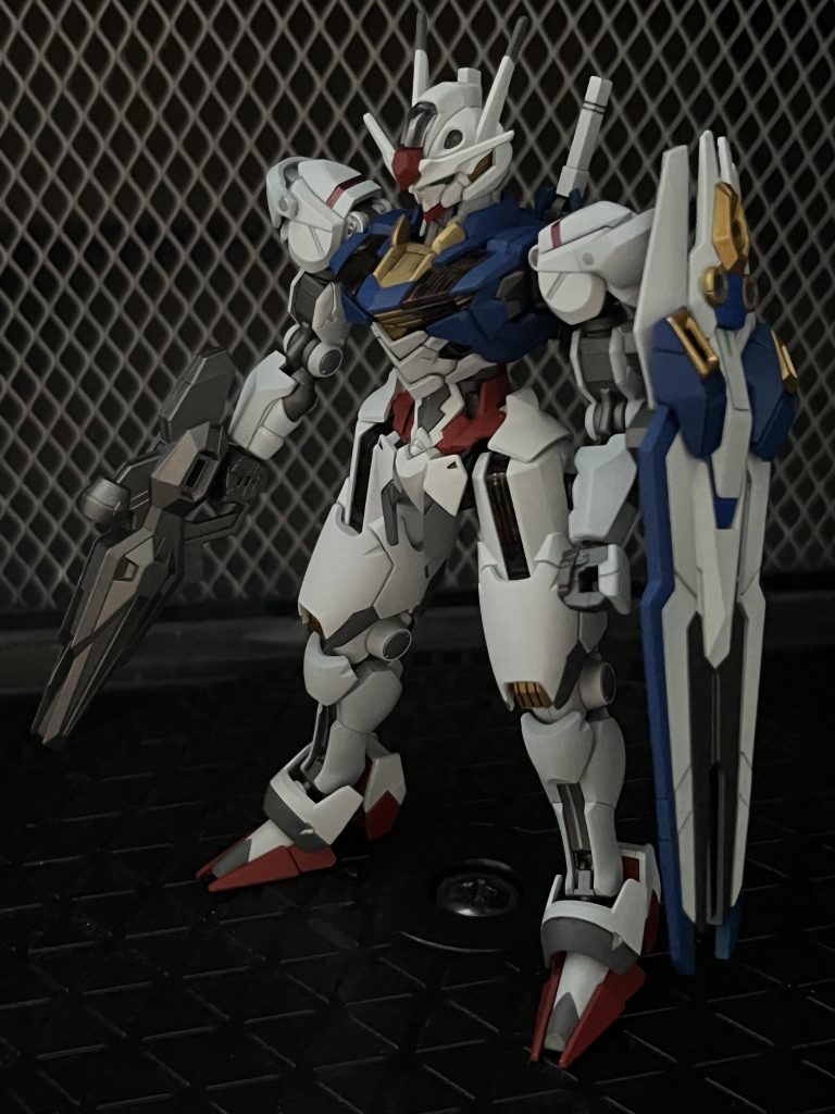 武装今シリーズは、盾やライフルが大型化されており、個人的に凄く好ましいデザインです。