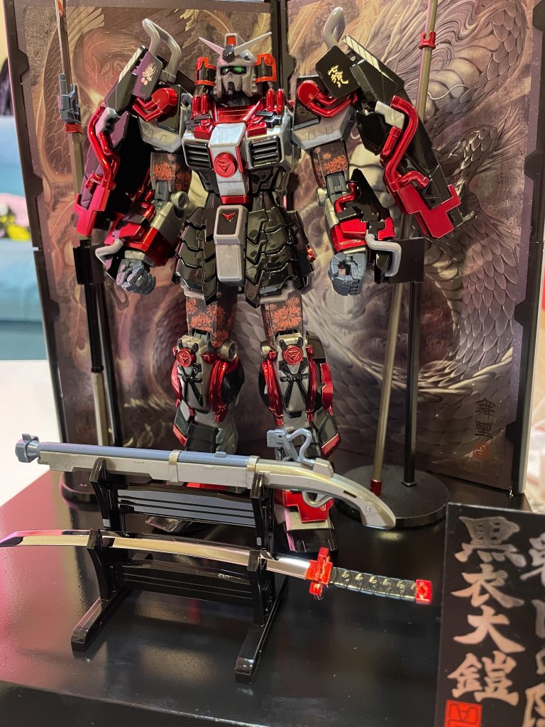 素組から、付属の転写式デカールと付属の花柄？のシールを貼ってトップコート（光沢）を吹いてさらにカッコ良くなりました！