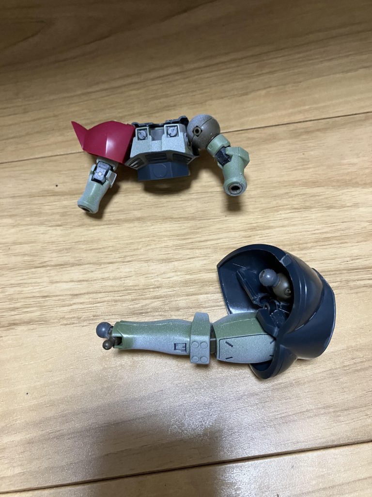 パーツ取りに用にゲットした、旧キットのリゲルグ。何とコンパチキットだったのでゲルググキャノンのパーツがまるまる余りました。いろいろ弄ってたら、リーオーがスッポリ入る事が判明😍