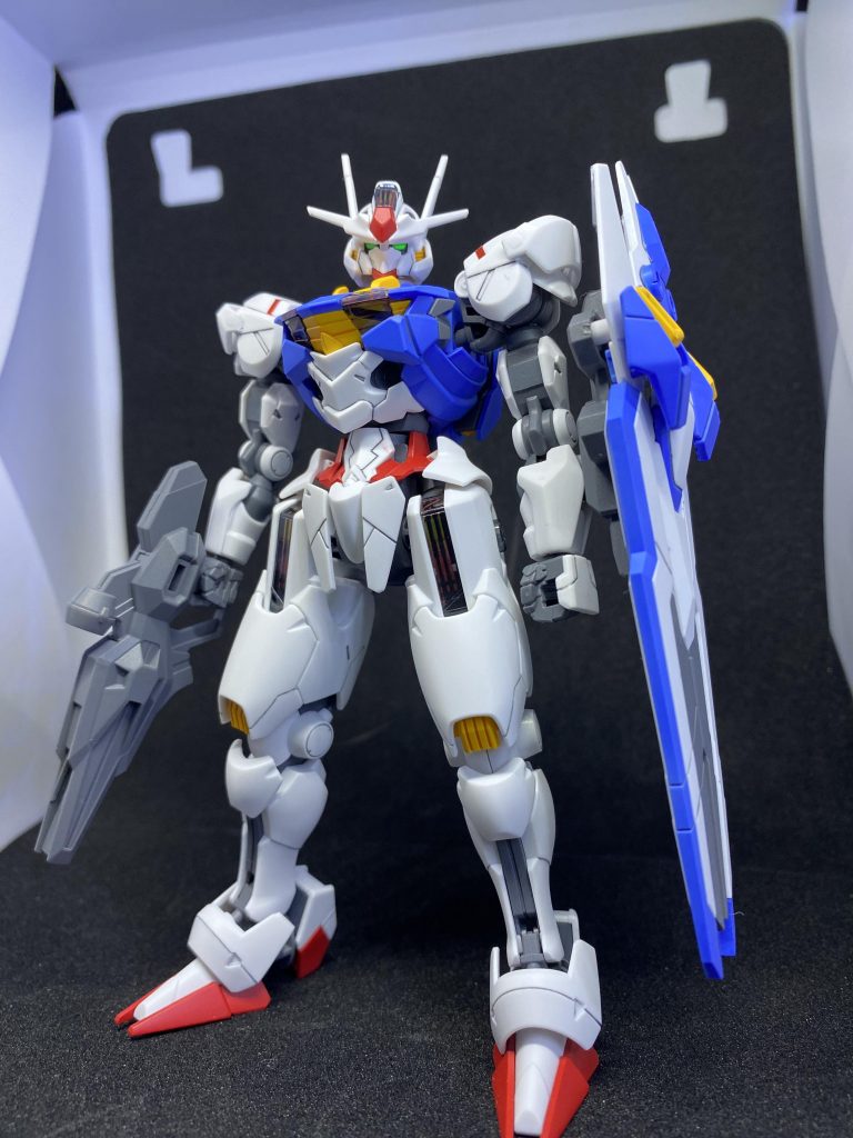 正面。わかりづらいですが、目はブラックライトで光ります。