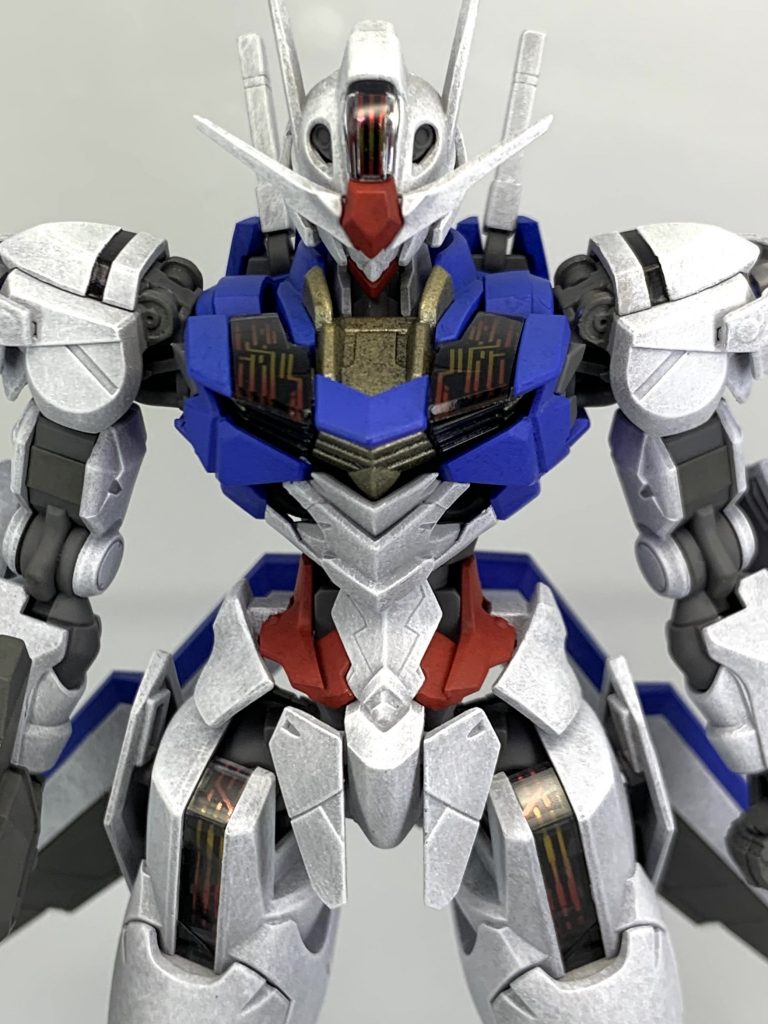 クリアパーツに裏側印刷のシールを貼る方式は、なかなか良い感じです✨