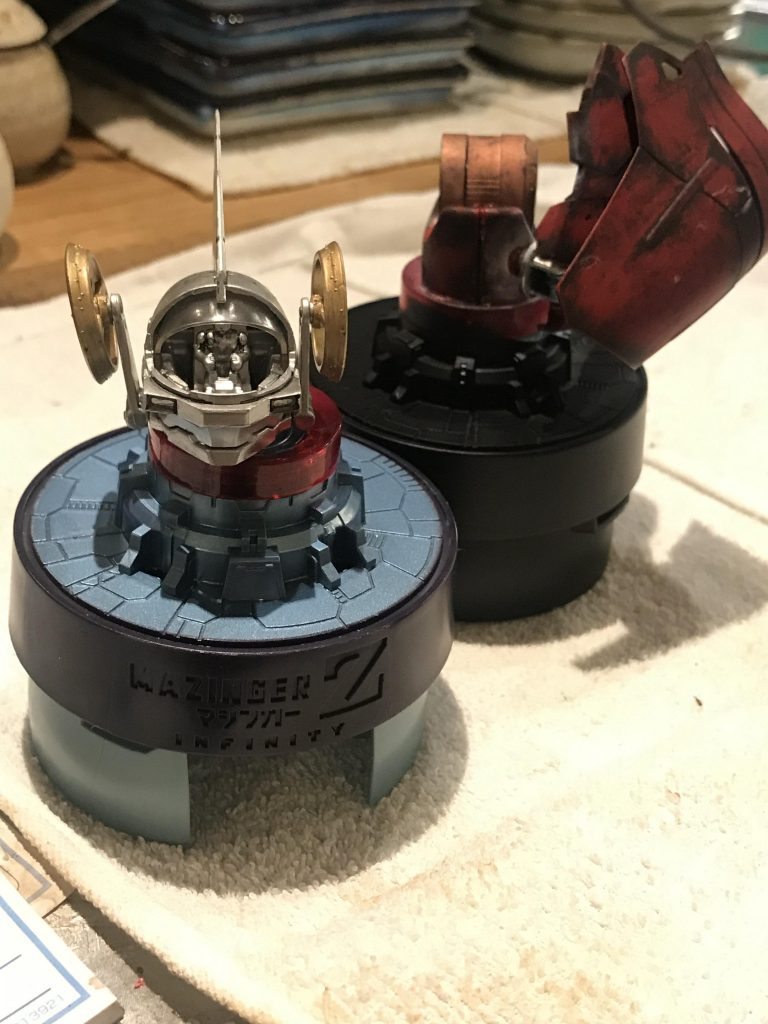 バーニアをどうするか問題バーニア部分は以前ガチャガチャのマジンガーZインフィニティでダブったパイルダーベースがあったので使用しました。大きさ的にも丁度よかったです。ダブリが生かせて良かったです。