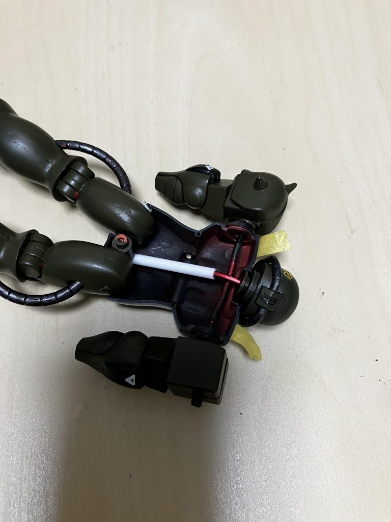 プラパイプ代わりのキャンディ棒とアルミ線でプロポーションをいじってます。