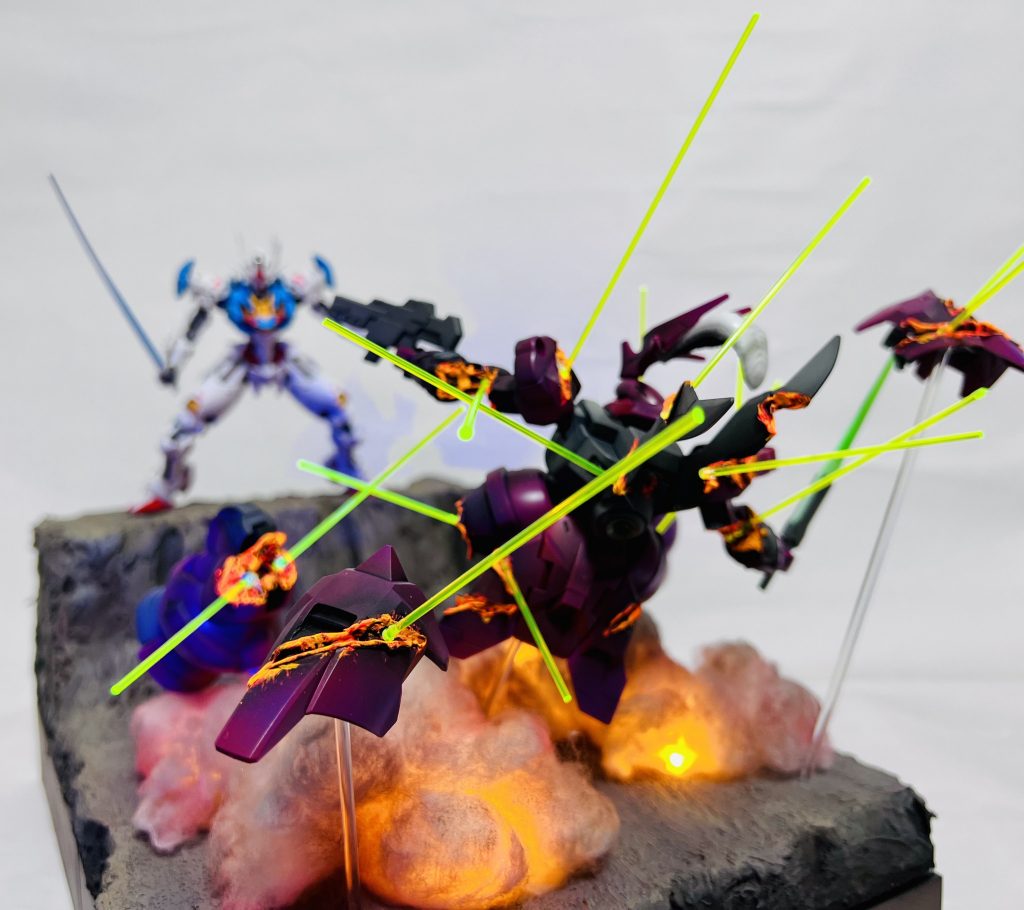 HG 1/144 機動戦士ガンダム 水星の魔女 ガンダムエアリアルVS ディランザ グエル専用機 塗装済み完成品 オリジナルLED発光ベース付き–4枚目/制作者：H4co Y