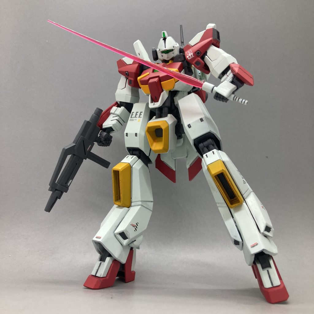 武器はライフル、ビームサーベル、ジェガンシールド、拡散バズーカ