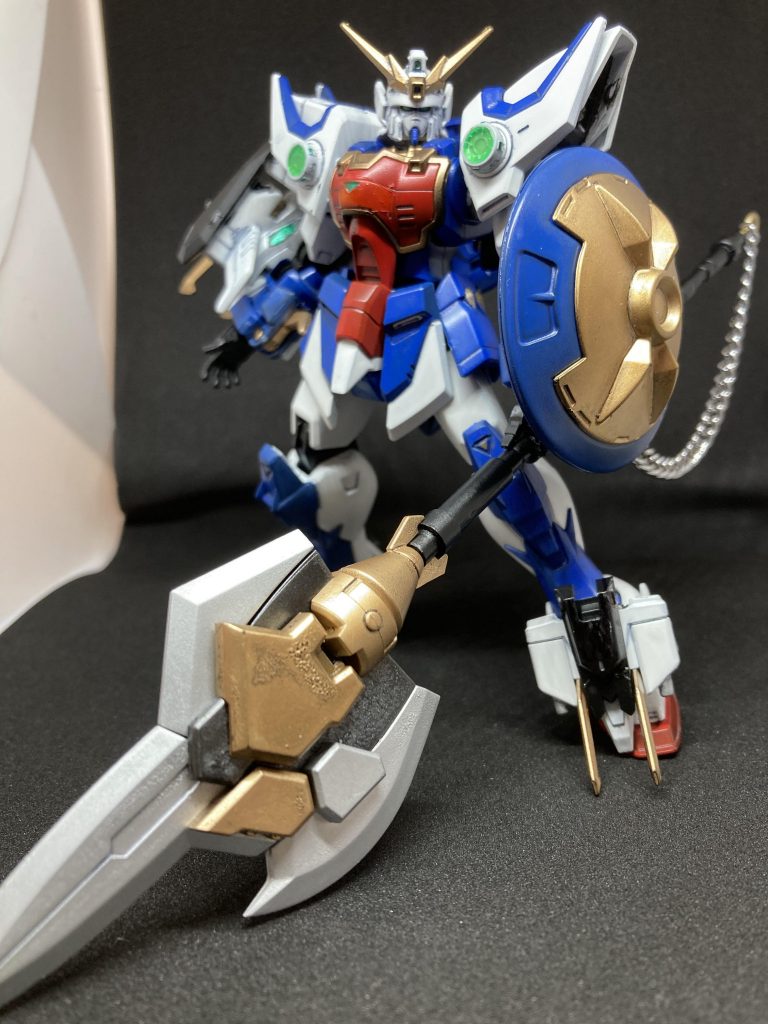 メインの大槍と大楯。こちらはタウヤーみたいに鎖で繋いでみました。槍の塗装が下手なのは目をつぶってください。