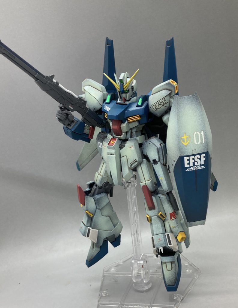 基本武装のライフルとシールド