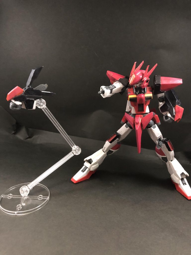 ロケットパンチ！こちらドラグーンシステムになっており、短時間であればVPS装甲を維持したまま遠隔操作する事ができます。