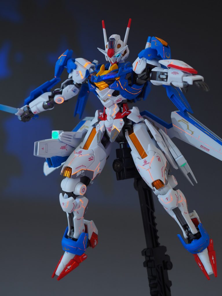 腰に付けるビットはヴェスバー風にしています。全体的に魔女っぽさが出るようにデカールを貼ったりパーツを付けたりしました。