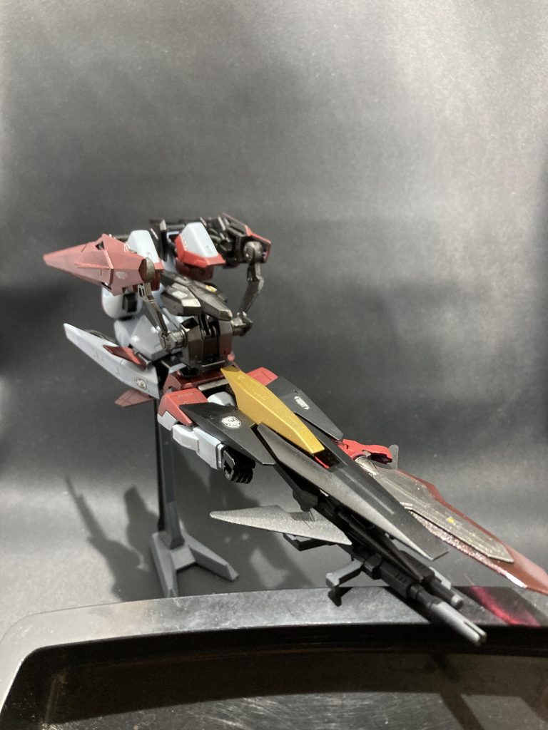 飛行形態に変形させてもう一枚‼️バックパックのウィングはビーム砲になります〜