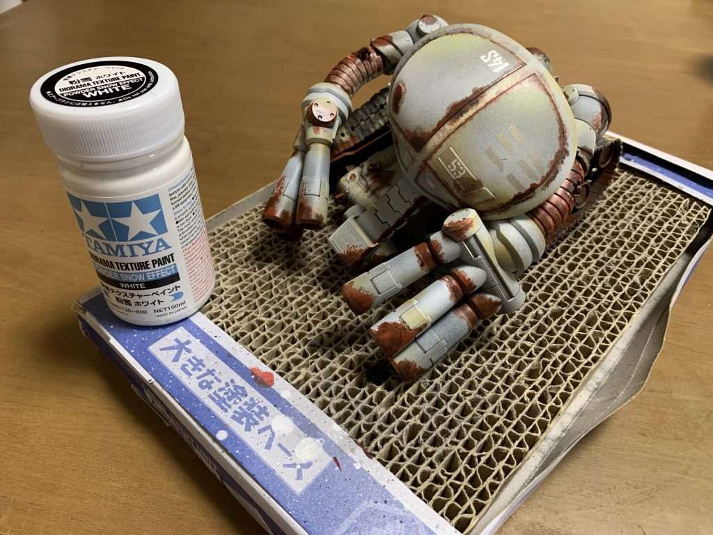 デカール貼って、サビ塗装して雪降らす前です☆