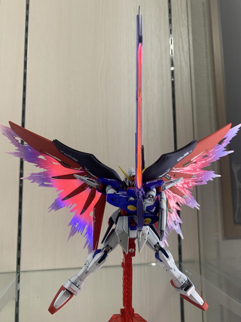 光の翼とアロンダイト、ビーム部分は蛍光塗料で塗装しました