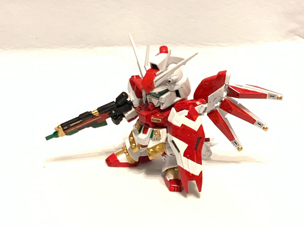 おまけ。元キットのギミックをほとんど残しているのでなんちゃってHi-νガンダムにもなります。NT-1プロトっぽさもある? 無い?撮影中これの前でデジカメのバッテリーが切れたので、やむなくスマホ撮影です。