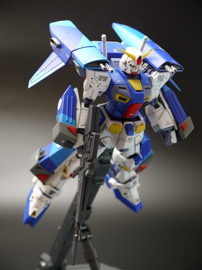 飛行状態。翼は断面が平板状なので、削り込んでシャープにしています。