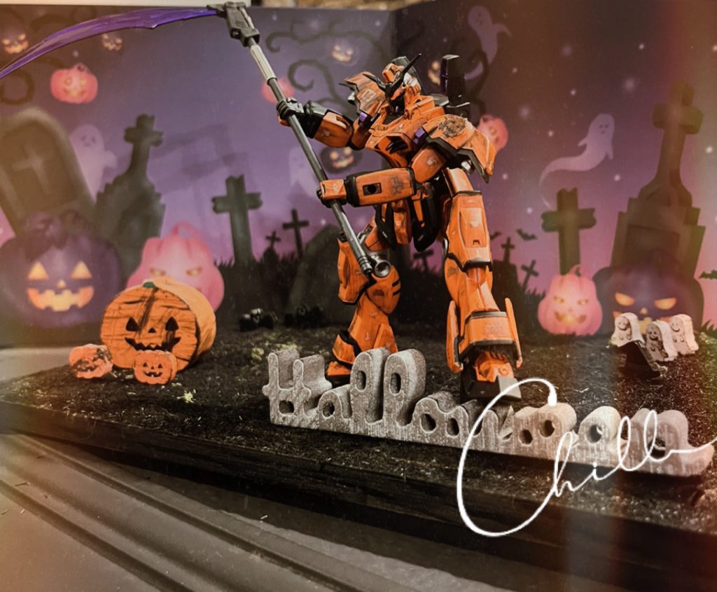 今回のガンダムデスサイズ(ハロウィン仕様)の設定は、86年に1度ハロウィンの夜に動きこのデスサイズのいる森を捜索するMSを倒す。と言う設定です。