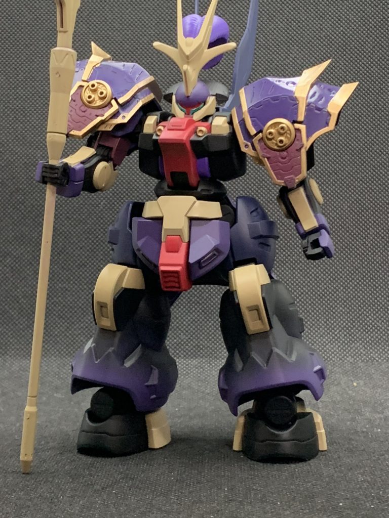 大きくはいじらず、塗装で武者感を出した。肩はコトブキヤM.S.GのエクスアーマーHを使用。