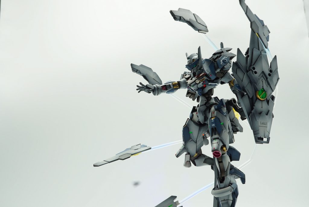 腰ブースターと尻尾から5枚射出してます