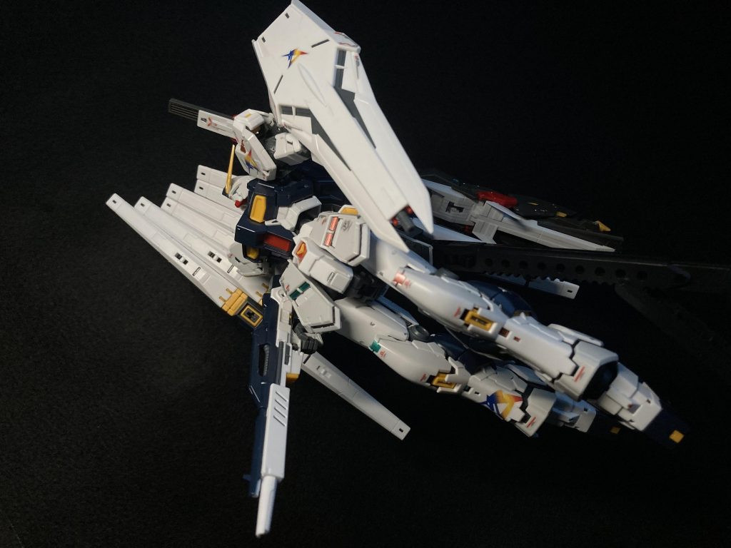 そしてこのやり方で一番良かった点本来のRX-93ff νガンダムにはフィンファンネルは組み立てられないのですがそもそもRGνガンダムを使用したためフィンファンネルが取り付け可能です！そのためノーマルのνガンダムに戻すことも出来なくもないんです！