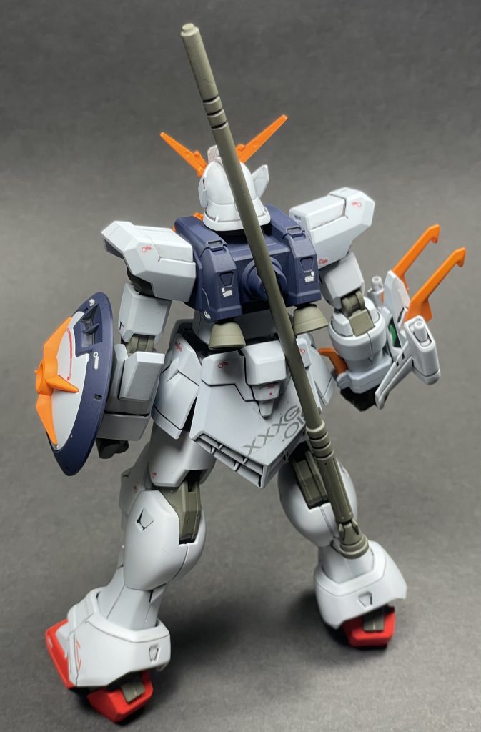 お尻にバッチリと貼られた型式番号がチャームポイントです。