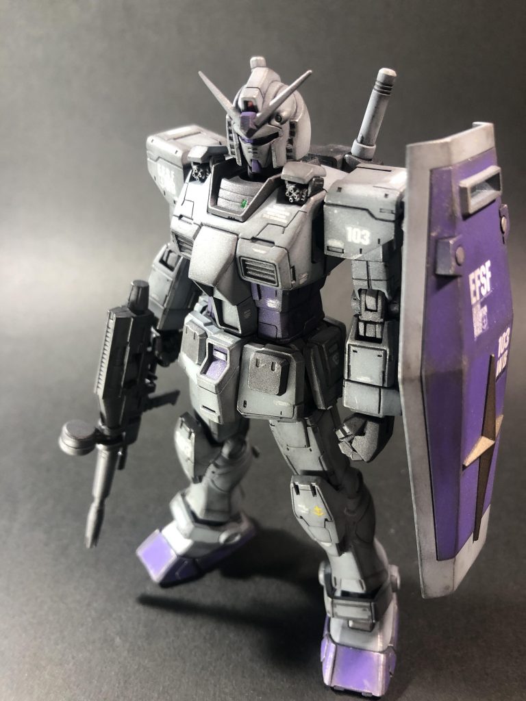 グラデーション塗装でまとめるつもりで塗装しましたがパープルの塗り分けにかなり苦労した挙句あまり上手くいかなかったのでウェザリングで陰影を出す方向に変えて作ってみました。誤魔化しともリカバリーとも言いますが…😅