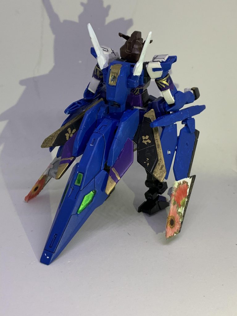 前面と背面。今回はベースをコアガンダムIIに、腕は30MMのスピナティア、腰はパーフェクトストライクフリーダムにジャスティスナイトのサイドアーマーを着けています。腕の振袖はお馴染み30MMエアファイター。サイドに3mm穴は前回の珠美ガンダムに付けられなかったので自分の中で必須でした。これにより後述しますが腰に刀を佩く事が可能に。