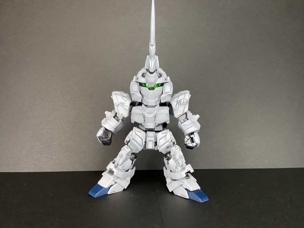 頭部はBB戦士を改修して使用。そのままだと大きい&馬面なので削り込み。メインカメラもゴーグル部分も普通のプラ成形なのでクリアパーツ化してます。ゴーグル内部のツインアイもちゃんとあります。バルカンは開口してHiQさんのガンマズルsを使用。