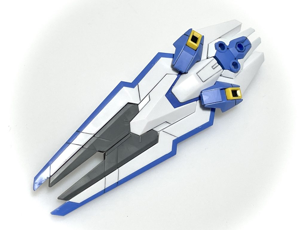 改造に使用したパーツの穴配置やモールドの位置が非常に都合良かった。腕に接続するピンは別パーツで、分離した際には12基目のビットの裏に差すことで、余剰パーツ無しになります。