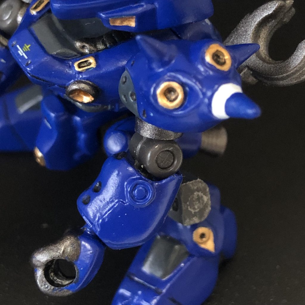 肘関節に【ガシャポン戦士f】の関節を、仕込んだので曲げることが出来ます。